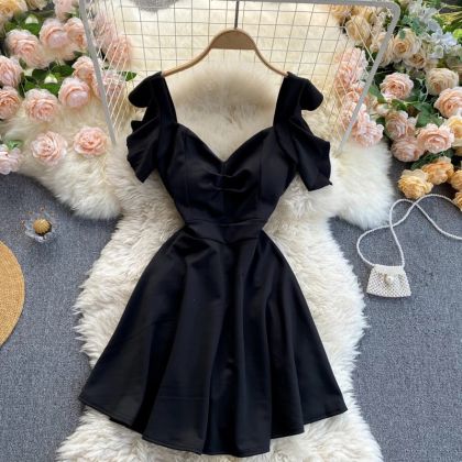 Черна рокля MS3351