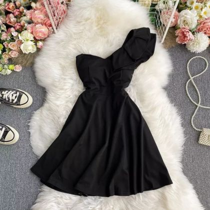 Черна рокля MS3354