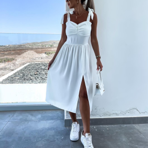 Сладурска бяла рокля с ефектни презрамки